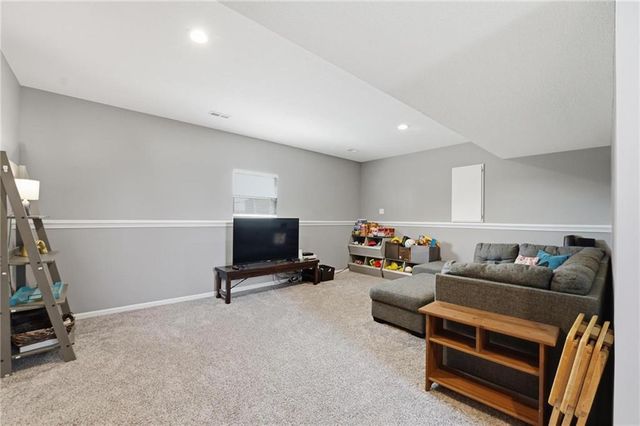 10202 N Quincy Avenue, Kansas City, MO 64156