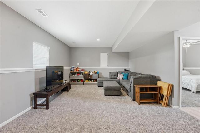 10202 N Quincy Avenue, Kansas City, MO 64156