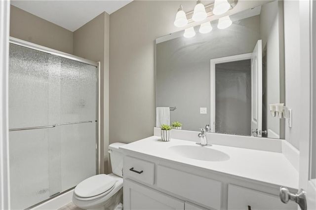 10202 N Quincy Avenue, Kansas City, MO 64156