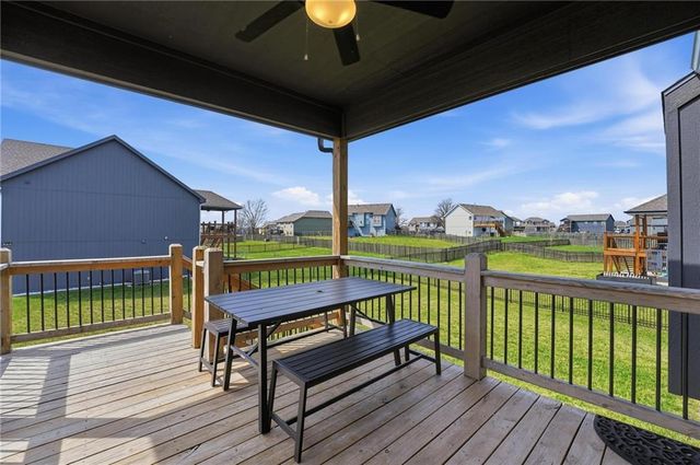 10202 N Quincy Avenue, Kansas City, MO 64156