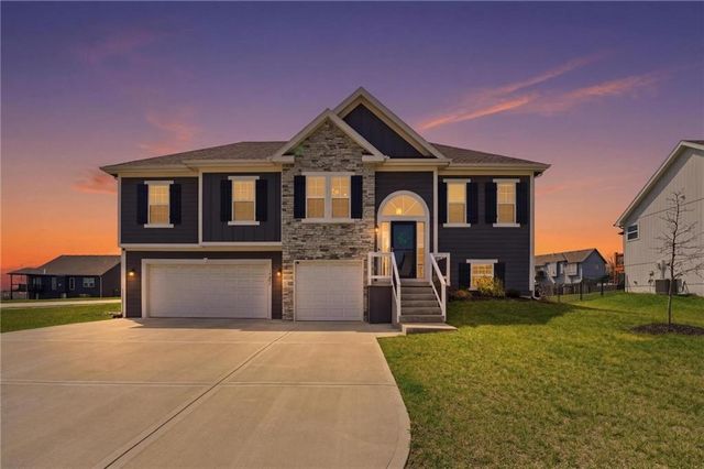 10202 N Quincy Avenue, Kansas City, MO 64156