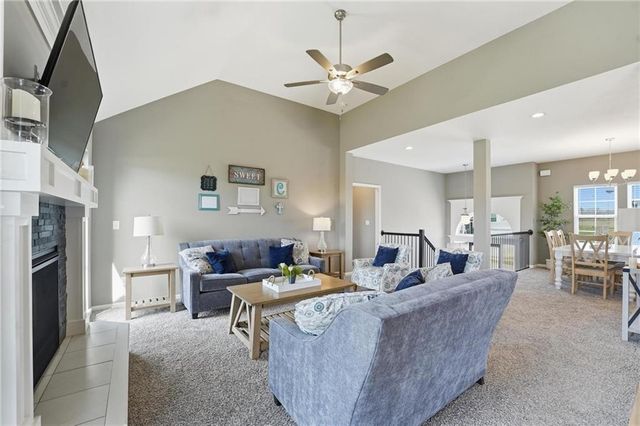 10202 N Quincy Avenue, Kansas City, MO 64156