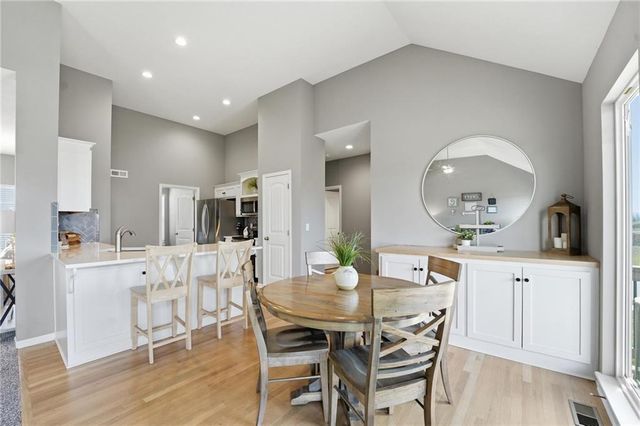 10202 N Quincy Avenue, Kansas City, MO 64156