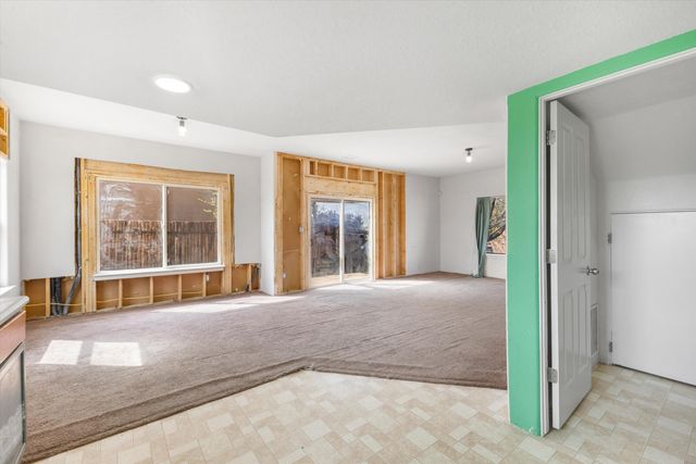 6427 Cerros Grandes Drive, Santa Fe, NM 87507