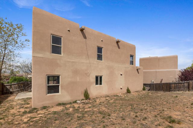 6427 Cerros Grandes Drive, Santa Fe, NM 87507