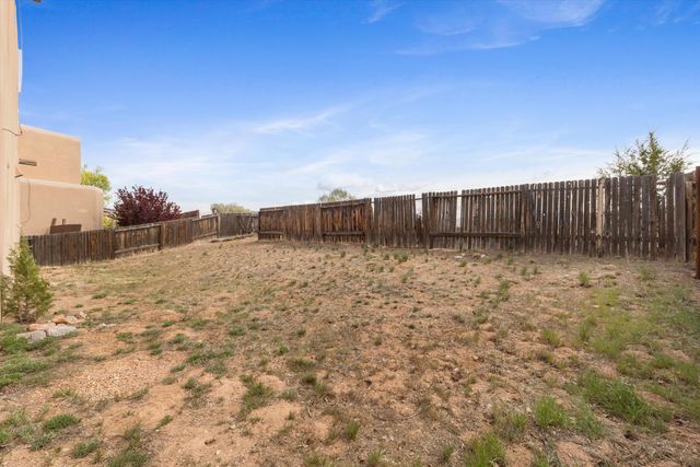 6427 Cerros Grandes Drive, Santa Fe, NM 87507