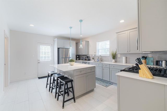 3718 Cleburne Street, Houston, TX 77004