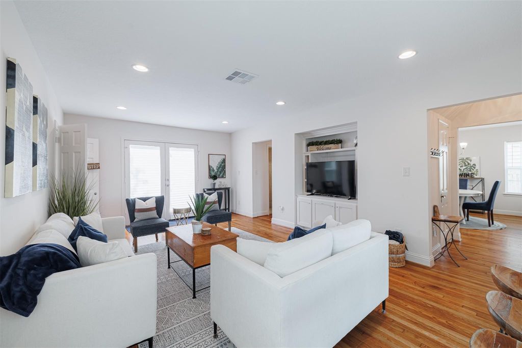 3718 Cleburne Street, Houston, TX 77004