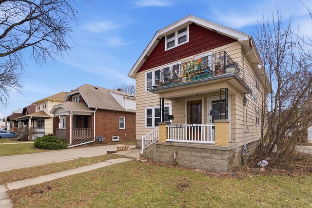 2225 S 82nd STREET, West Allis, WI 53219