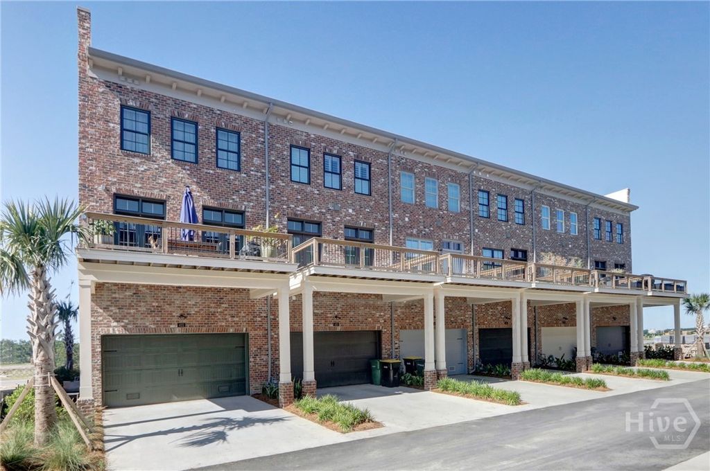 Image 2 of property listing at 421 Port Street, Savannah, GA 31401