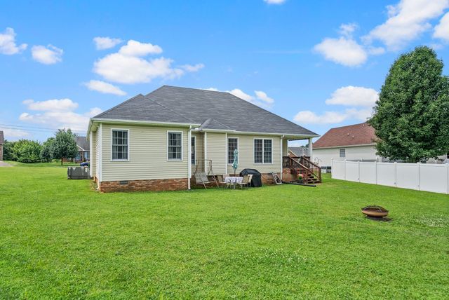 655 Stonewall Ln, Clarksville, TN 37040
