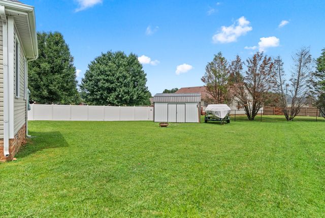 655 Stonewall Ln, Clarksville, TN 37040