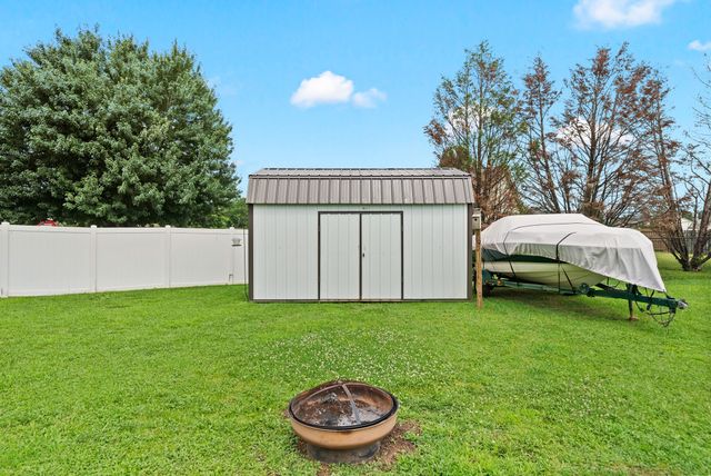 655 Stonewall Ln, Clarksville, TN 37040