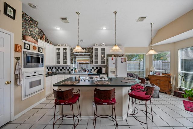 12211 Oyster Cove Court, Stafford, TX 77477