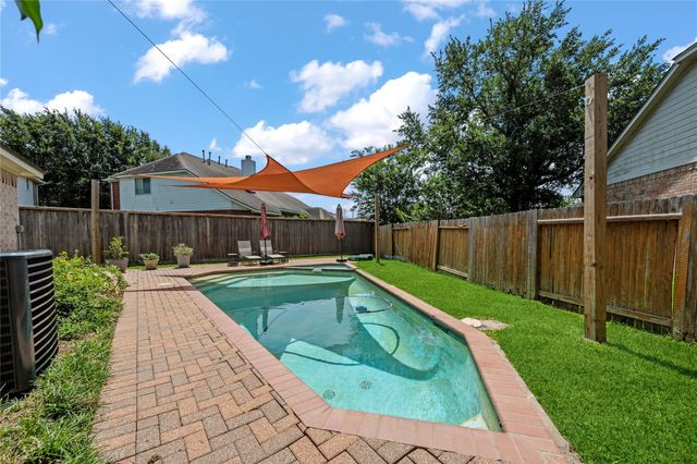 12211 Oyster Cove Court, Stafford, TX 77477