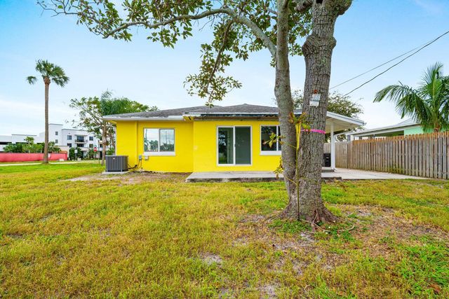 1205 Longwood Street, West Palm Beach, FL 33401