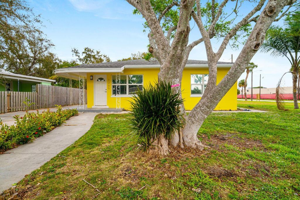 1205 Longwood Street, West Palm Beach, FL 33401