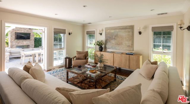 15434 Sutton Street, Sherman Oaks, CA 91403