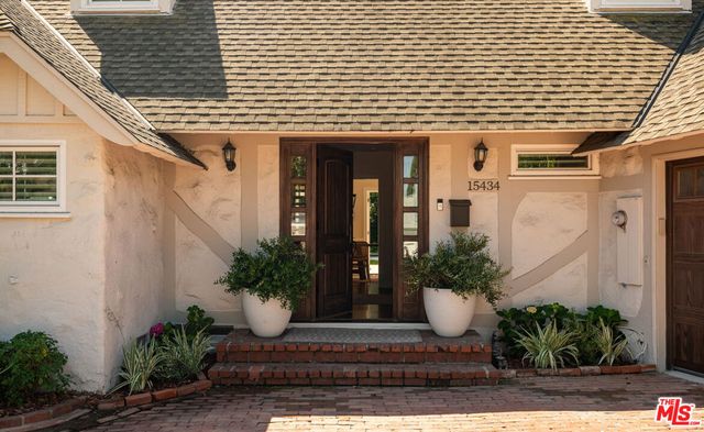 15434 Sutton Street, Sherman Oaks, CA 91403