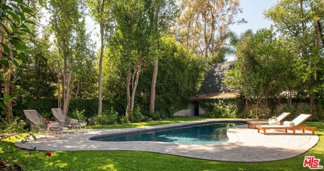 15434 Sutton Street, Sherman Oaks, CA 91403