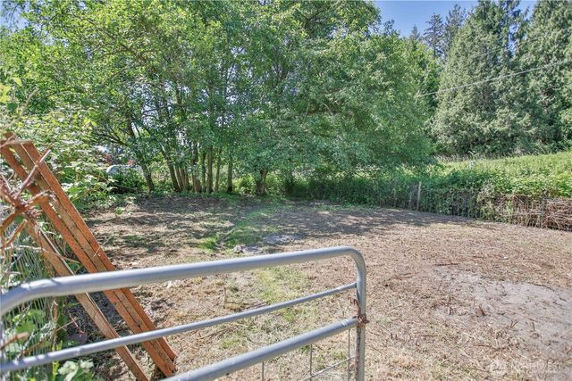 4717 Hansen Drive, Clinton, WA 98236