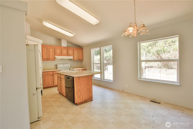 4717 Hansen Drive, Clinton, WA 98236