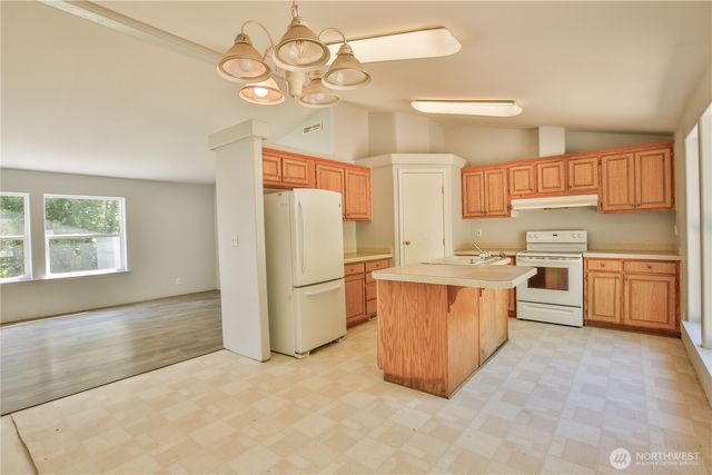4717 Hansen Drive, Clinton, WA 98236