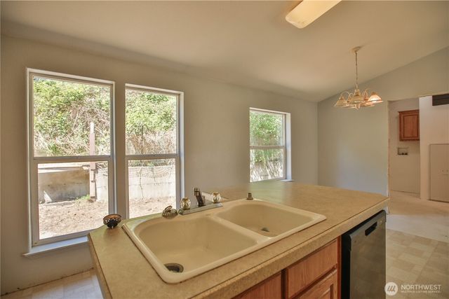 4717 Hansen Drive, Clinton, WA 98236