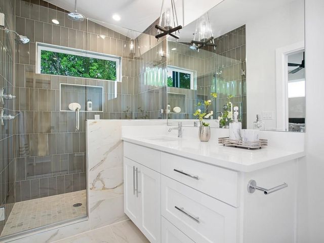 1111 Brookswood Ave A, Austin, TX 78721