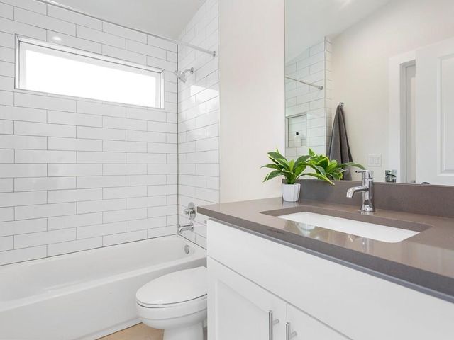 1111 Brookswood Ave A, Austin, TX 78721