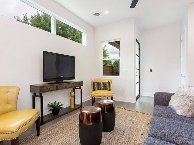 1111 Brookswood Ave A, Austin, TX 78721