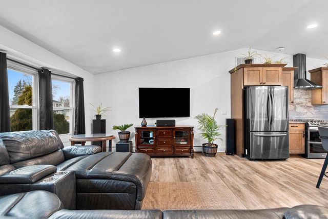 499 TYROLIAN DRIVE, Green Bay, WI 54302