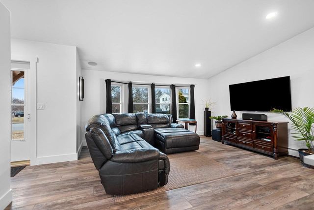 499 TYROLIAN DRIVE, Green Bay, WI 54302