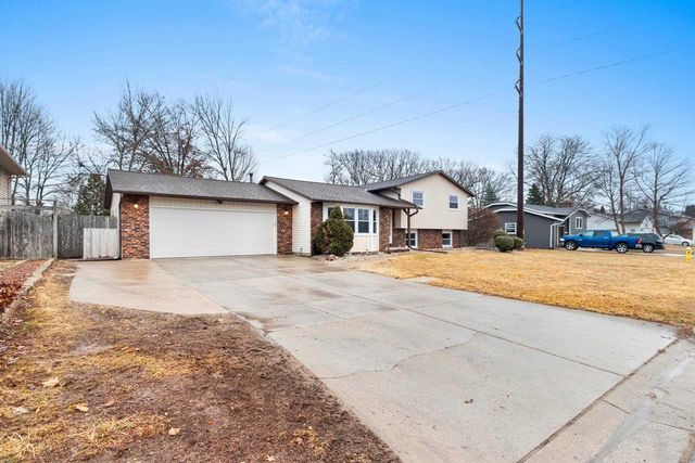 499 TYROLIAN DRIVE, Green Bay, WI 54302