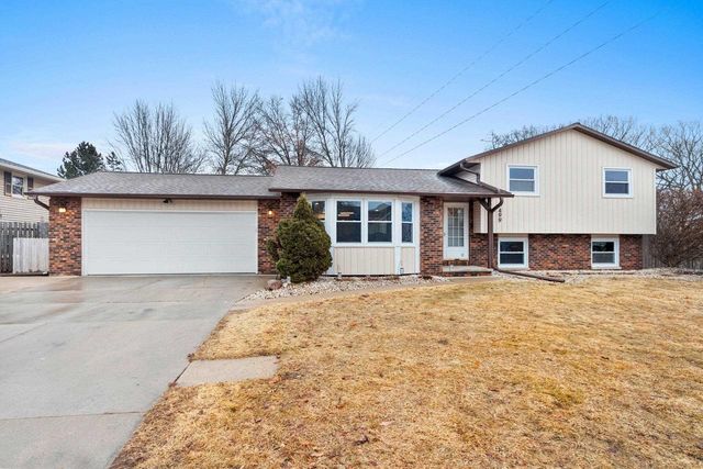 499 TYROLIAN DRIVE, Green Bay, WI 54302