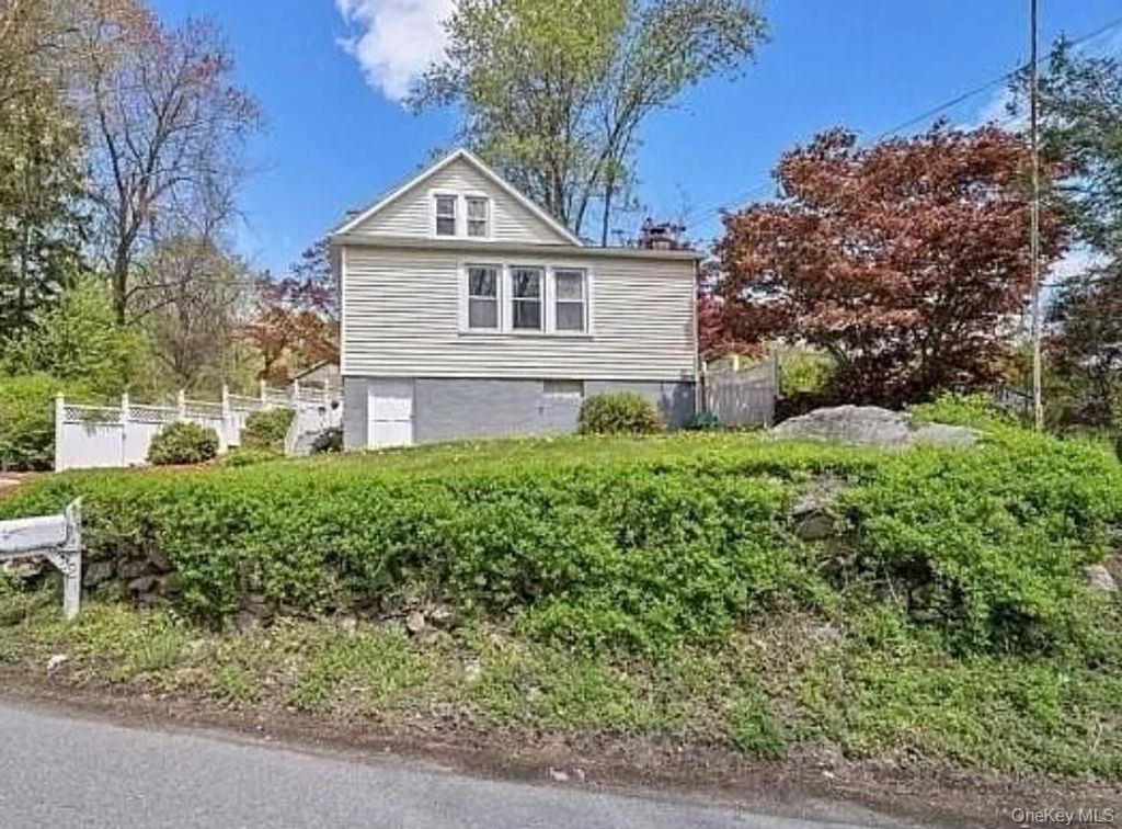 222 N Terry Hill Road, Carmel, NY 10512 — exterior