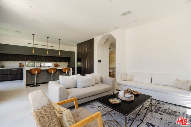 6721 Drexel Avenue, Los Angeles, CA 90048