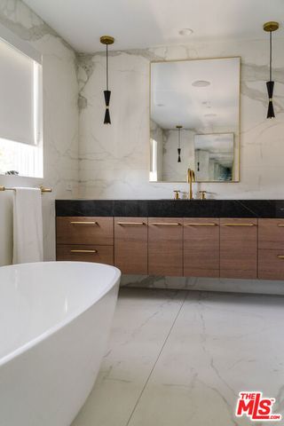 6721 Drexel Avenue, Los Angeles, CA 90048