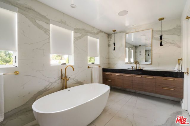 6721 Drexel Avenue, Los Angeles, CA 90048