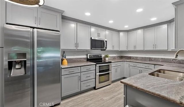 21372 Brookhurst, Huntington Beach, CA 92646