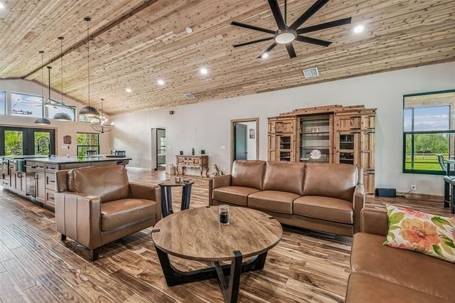 1517 UNCLE BUDS LANE, Lithia, FL 33547