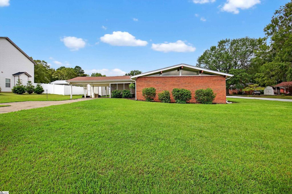 200 Hipps Avenue, Simpsonville, SC 29681
