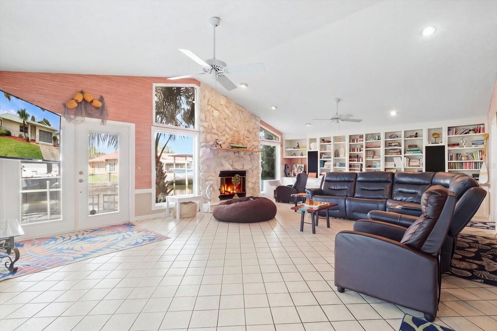 Image 8 of property listing at 3840 N CALUSA POINT, Crystal River, FL 34428