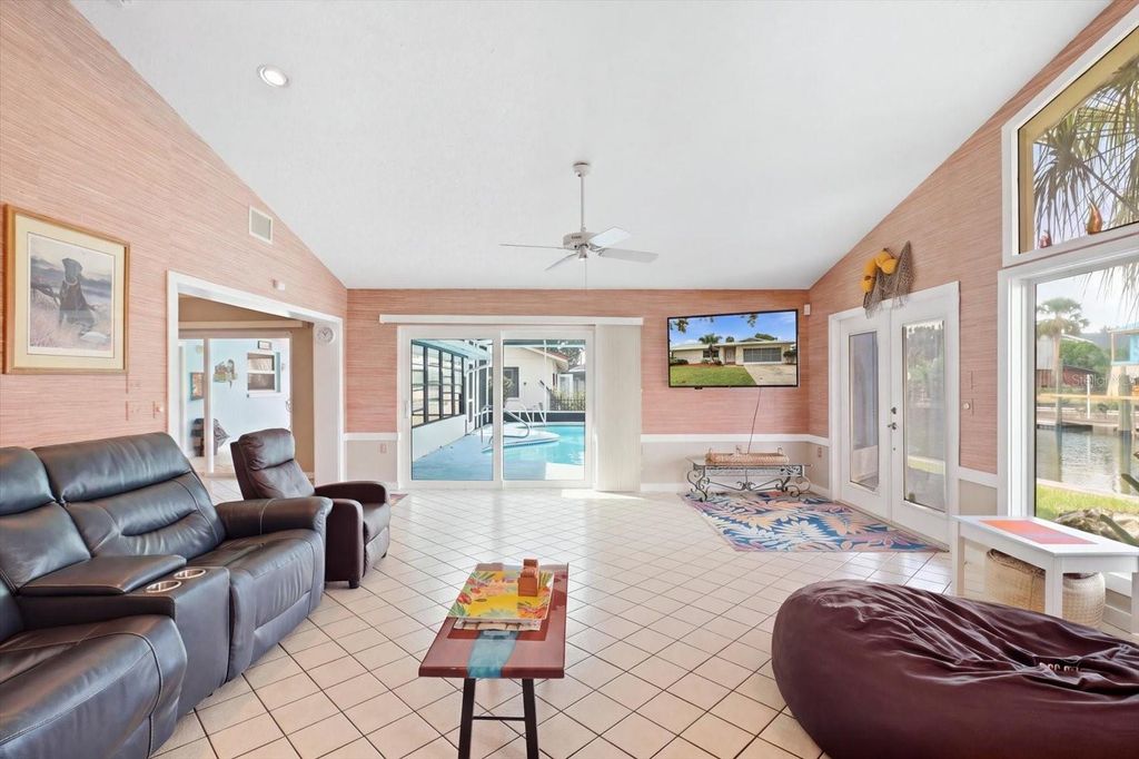 Image 10 of property listing at 3840 N CALUSA POINT, Crystal River, FL 34428