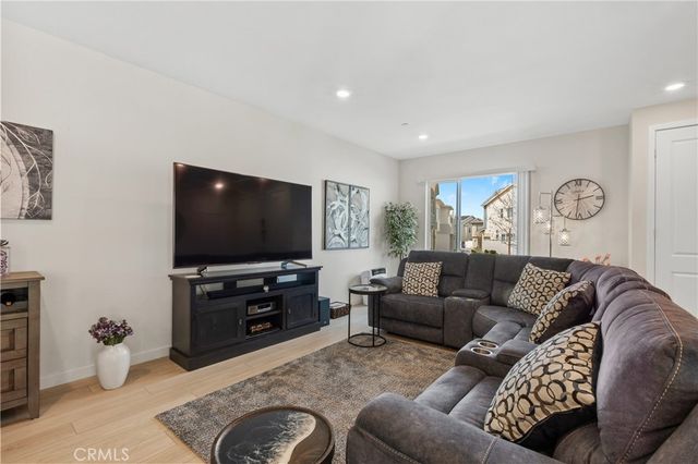 27632 Ensemble Place, Valencia, CA 91381