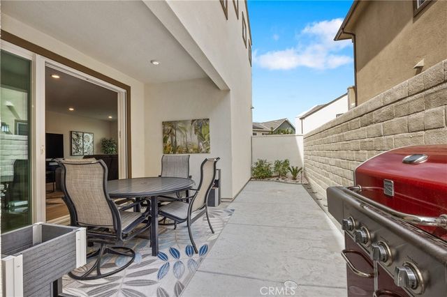 27632 Ensemble Place, Valencia, CA 91381