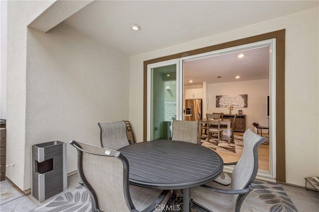 27632 Ensemble Place, Valencia, CA 91381