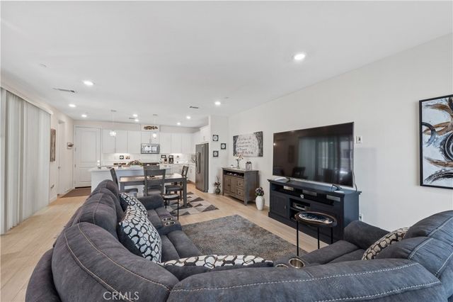 27632 Ensemble Place, Valencia, CA 91381