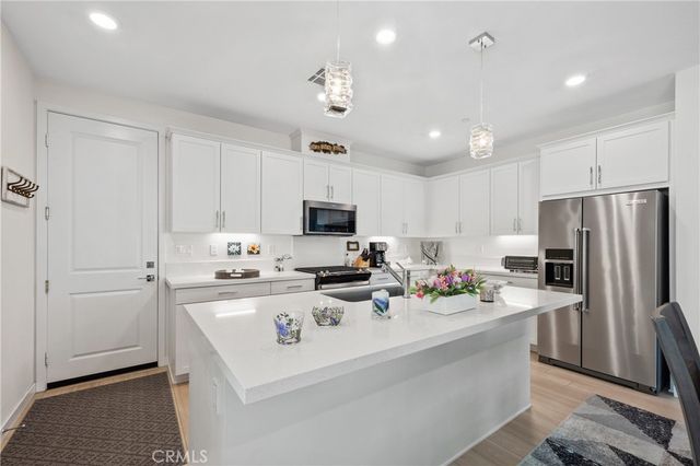 27632 Ensemble Place, Valencia, CA 91381