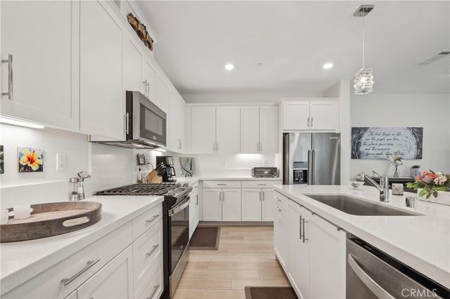 27632 Ensemble Place, Valencia, CA 91381